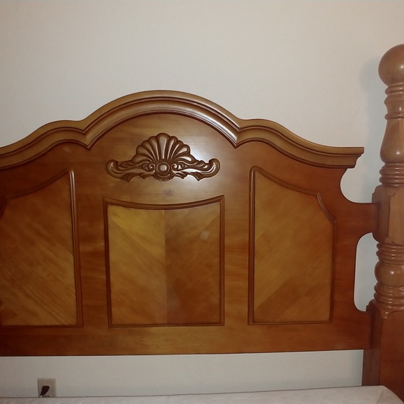 Queen Size Bedroom set. - Picture 2 of 7